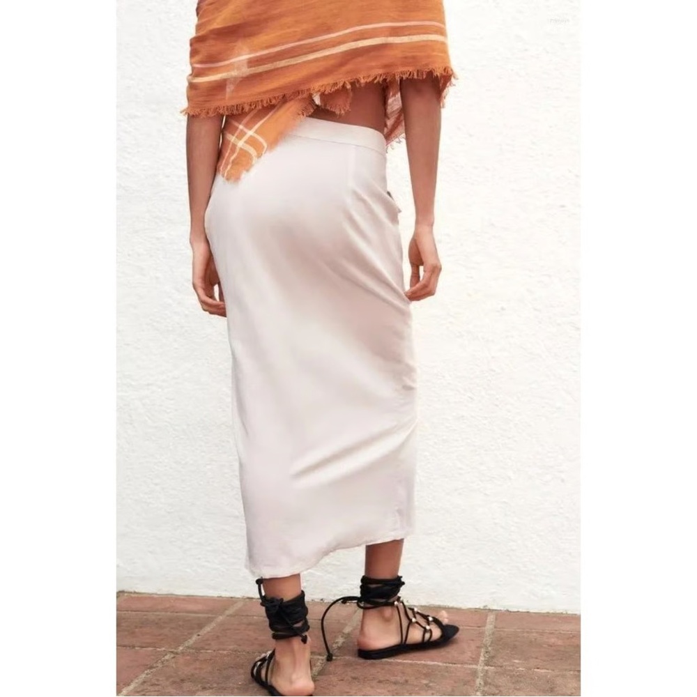 Zara Beige High-Waist Midi Skirt with Front Slit - Picture 4 of 5